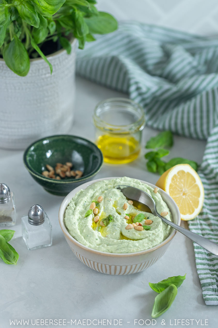 Basilikumcreme: Aus 6 Zutaten wird schnell ein genialer Aufstrich Basilikumcreme: Aus 6 Zutaten wird schnell ein genialer Aufstrich