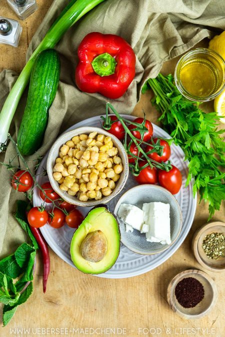 Zutaten für Kichererbsen Salat mit Feta