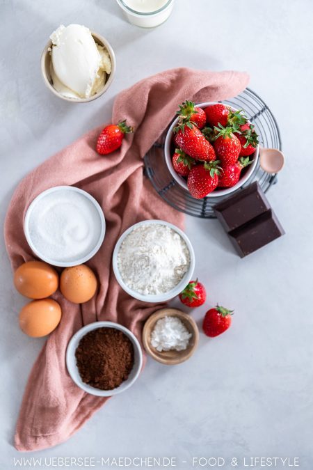 Alle Zutaten für Erdbeer-Schnitten besonderer Erdbeerkuchen Rezept