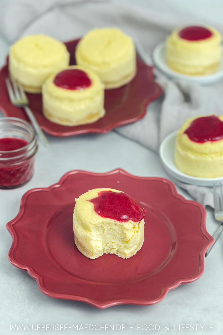 Französischer Käsekuchen als Dessert: Klein und fein mit Beeren ...