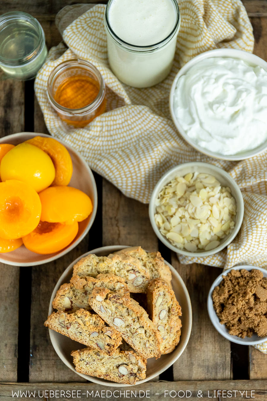 Cantuccini-Dessert mit Pfirsich im Glas: Sommer-Dessert fürs ganze Jahr
