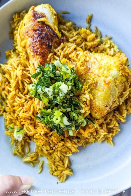 Gelber Reis mit Hühnchen leckeres Rezept nach Leanne Kitchen und Antony Suvalko