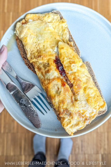 Omelett mit Schinken drin und Marmelade drauf nach Jamie Oliver