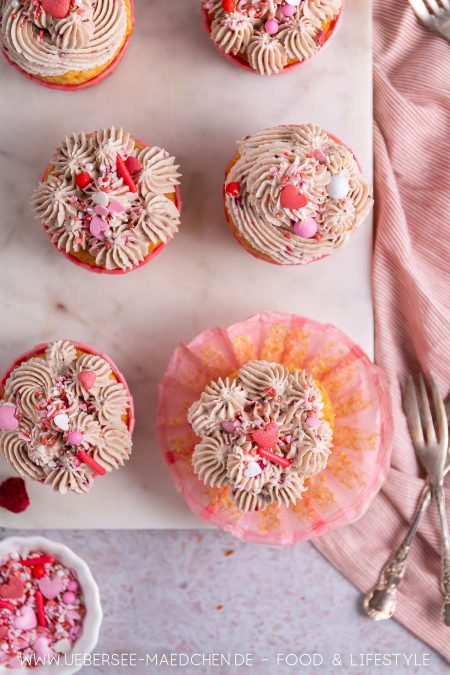 Himbeer-Cupcakes einfaches Rezept mit Marmeladen-Füllung