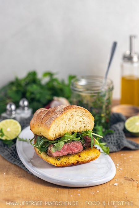 Steak-Sandwich mit Chimichurri
