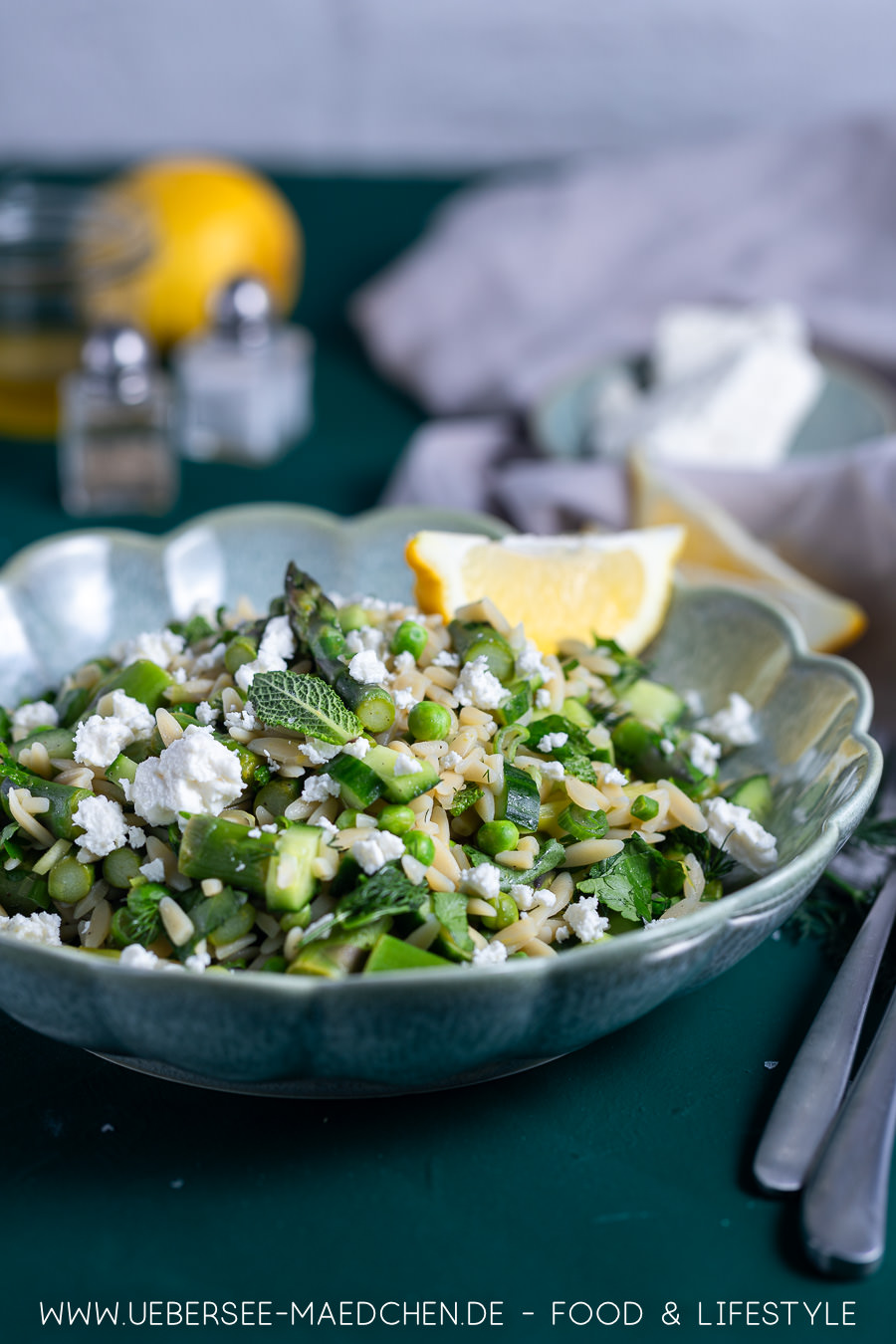 Nudelsalat mit Spargel, Erbsen &amp; Feta: So schmeckt der Frühling
