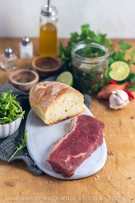 Zutaten für Steak-Sandwich mit Chimichurri einfacher Snack