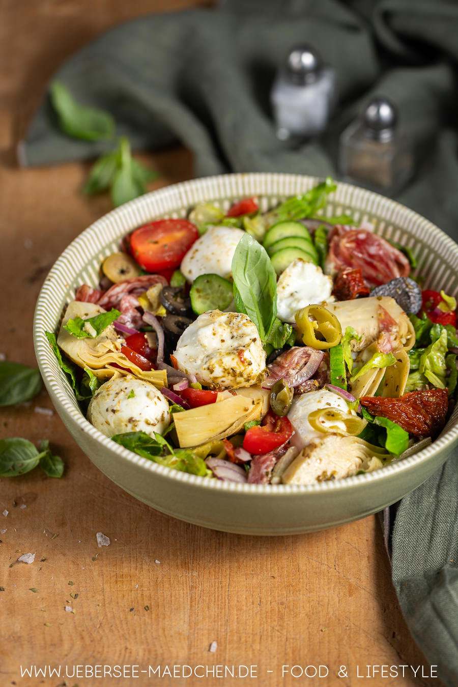 Italienischer Salat bombastisch lecker mit Antipasti & Pesto-Dressing