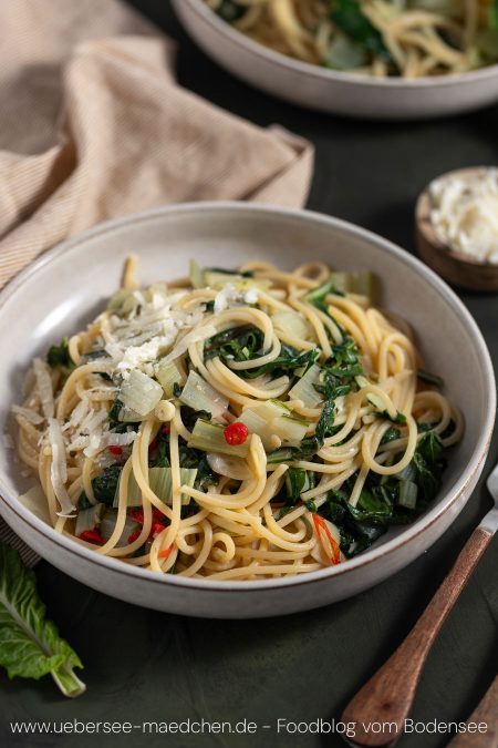 Rezept für Mangold-Pasta mit Sardellen und Chili