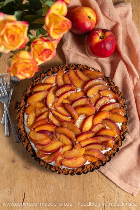Nektarinentarte ohne Backen mit Keks und Creme Grundrezept von ÜberSee-Mädchen Foodblog vom Bodensee Konstanz