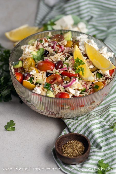 Griechischer Nudelsalat Rezept mit Gurke Tomate Feta von ÜberSee-Mädchen Foodblog vom Bodensee