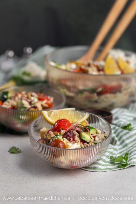Salatrezept zum Grillen mit Nudeln