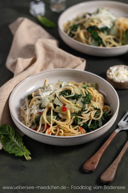 Rezept für Mangold-Pasta mit Sardellen und Chili