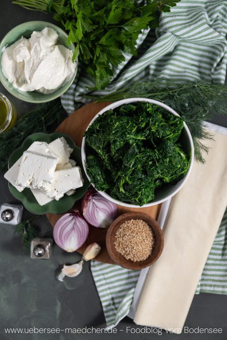 Zutaten für Spinat-Feta-Schnecke mit Filoteig und Ricotta