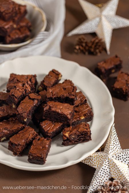 Kleine Brownies als Plätzchen Rezept mit viel Schokolade und Chili