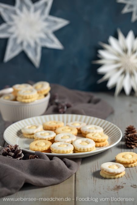 Plätzchenteller mit Eierlikör-Doppeldeckern