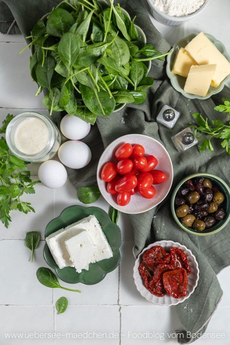 Alle Zutaten für mediterrane Quiche auf einen Blick
