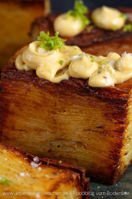 Knusprige Kartoffelschichten einer Kartoffel-Pavé
