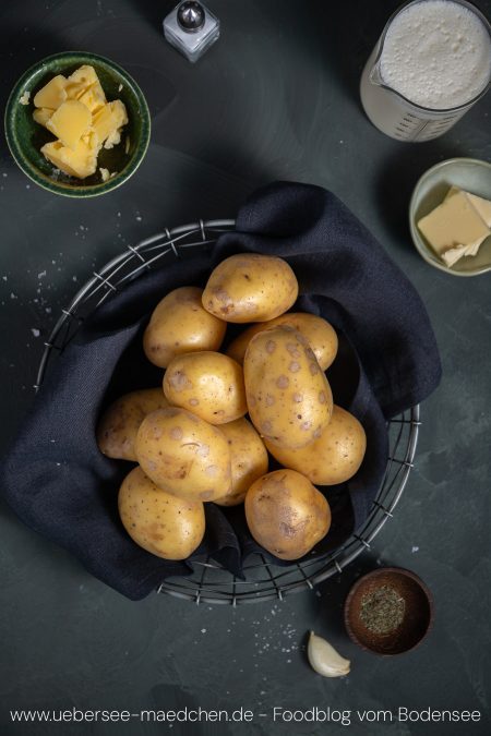 Wenige günstige Zutaten für feine Beilage mit Kartoffeln