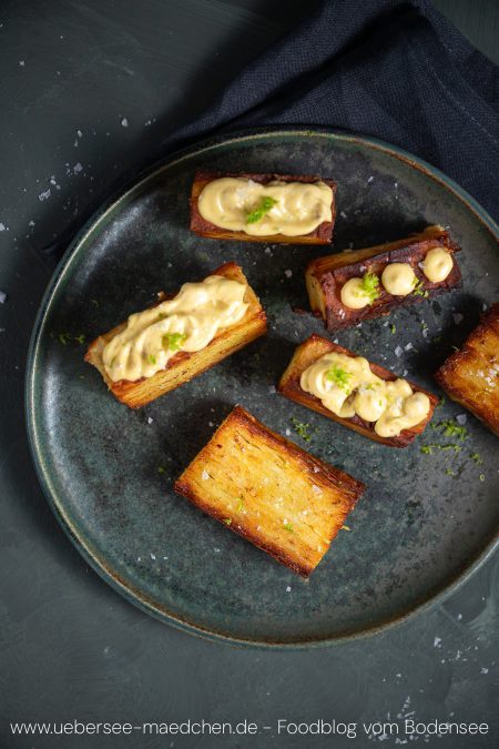 Kartoffel-Quadrate in Fett ausgebacken knusprige Beilage