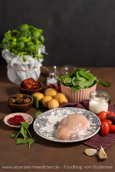 Zutaten für toskanisches Hähnchen aus dem Ofen mit Kartoffeln