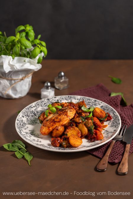 Hähnchen Toskana mit Kartoffeln aus dem Ofen Rezept