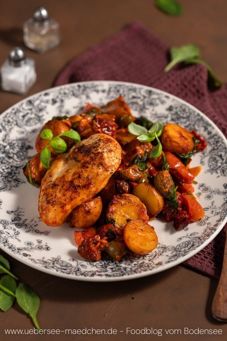 Hähnchen Toskana mit Kartoffeln aus dem Ofen Rezept von ÜberSee-Mädchen Foodblog vom Bodensee