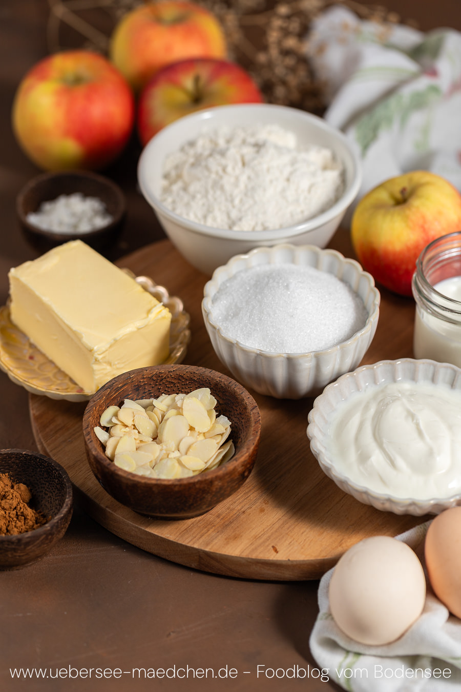 Wenige Zutaten für Apfelkuchen wie in der Normandie Frankreich