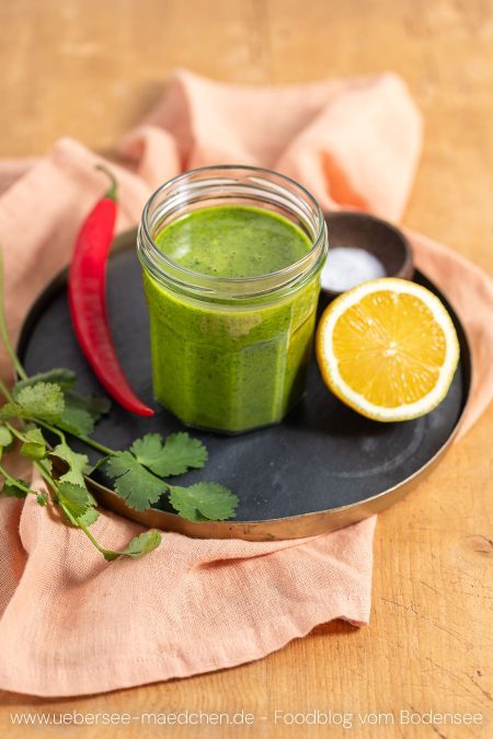 Grüne Sauce aus Koriander Chili ZItrone Knoblauch Rezept