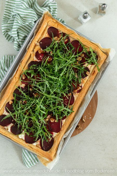 Rote-Bete-Tarte mit Ziegenkäse Blätterteig Rezept von ÜberSee-Mädchen Foodblog vom Bodensee
