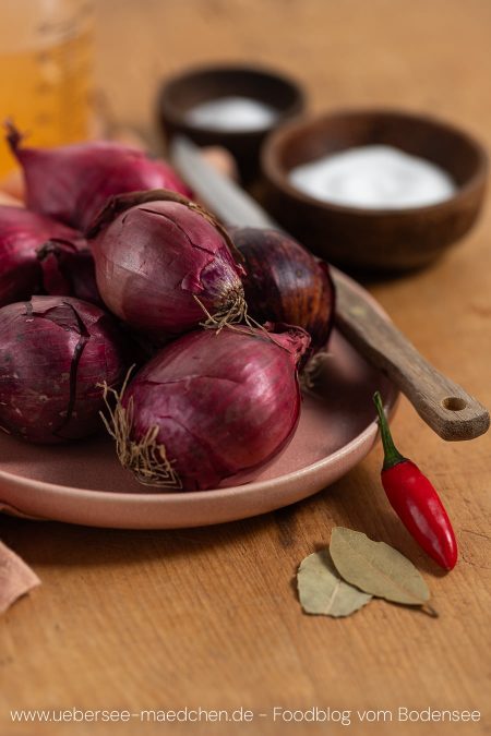 Zutaten für rote eingelegte Zwiebeln Rezept