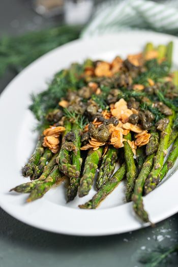 Grüner Spargel Ottolenghi aus dem Ofen Rezept von ÜberSee-Mädchen Foodblog vom Bodensee