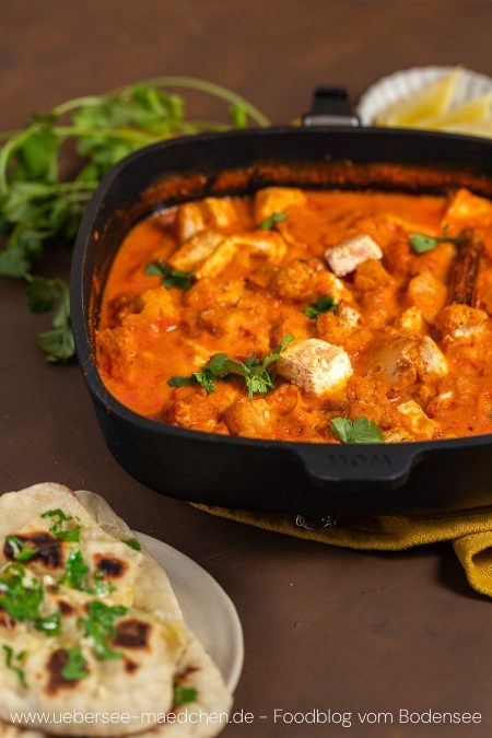 Pfanne mit Blumenkohl-Curry tikka masala mit Paneer Rezept