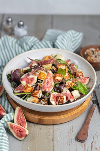 Salat mit Feigen Halloumi Nüsse Rezept von ÜberSee-Mädchen Foodblog vom Bodensee
