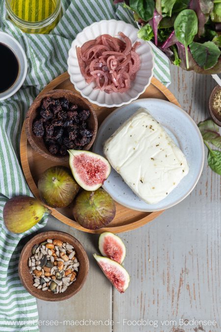 Zutaten für Salat mit Feigen wie im Restaurant fruchtig mit Käse