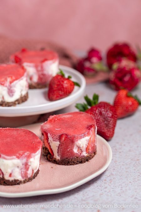 Erdbeertörtchen aus dem Dessertring mit Schokoboden Creme Rezept ohne Backen für den Sommer