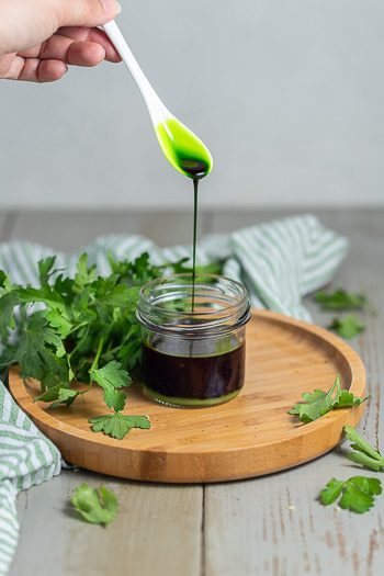 Kräuteröl wie im Sternerestaurant nach Max Strohe Petersilienöl Rezept