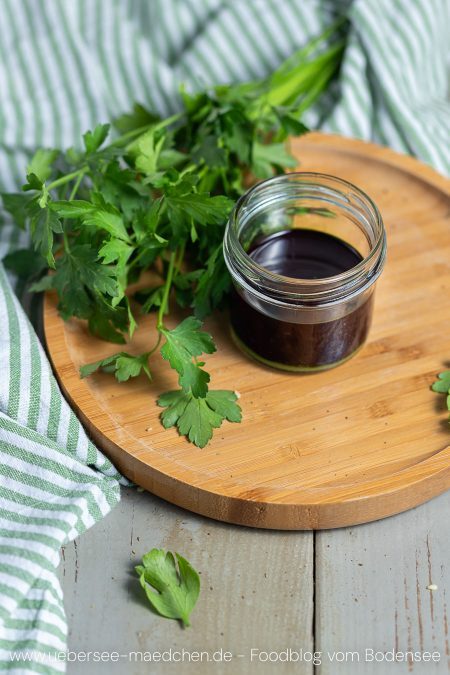 Kräuteröl wie im Sternerestaurant nach Max Strohe Petersilienöl Rezept