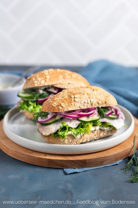 Zwei Matjesbrötchen mit Remoulade selber gemacht