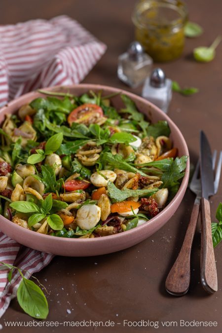 Italienischer Nudelsalat mit Pesto Rezept zum Grillen