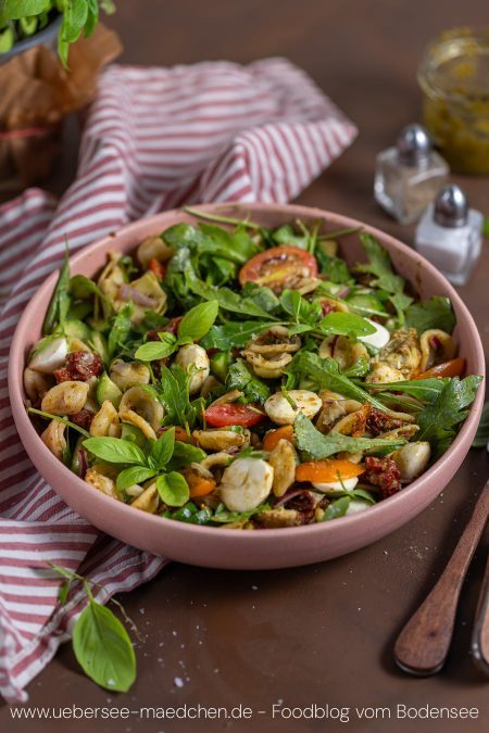 Italienischer Nudelsalat mit Pesto Rezept zum Grillen