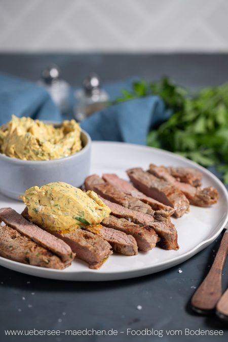 Steakstreifen mit würziger Butter