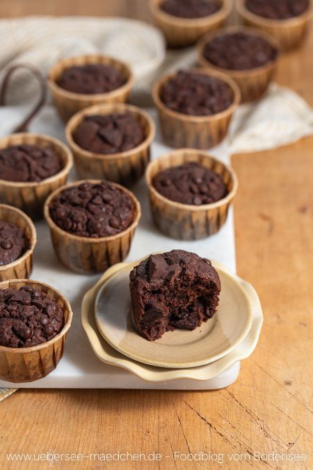 Saftige Schokoladenmuffins mit saurer Sahne und extra viel Schoko