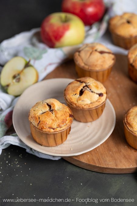 Zwei kleine Apple Pies aus der Muffinform mit Mürbeteig Rezept